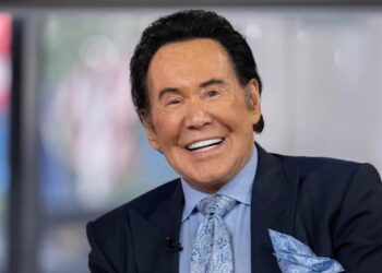 is wayne newton broke