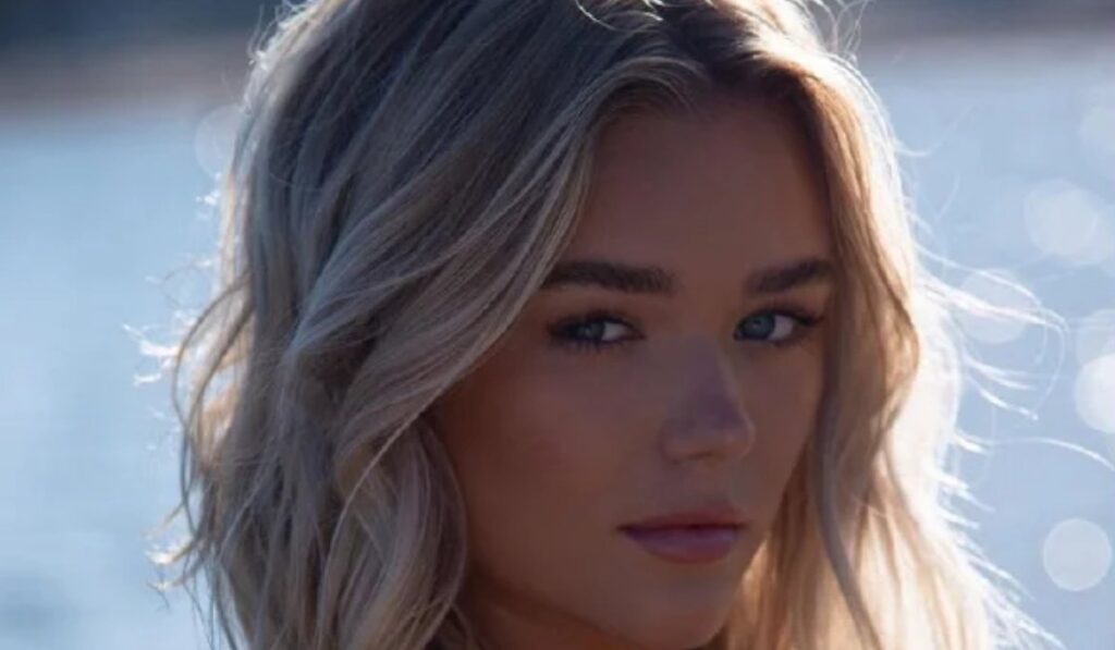 Katie Sigmond Headline Moment 2025