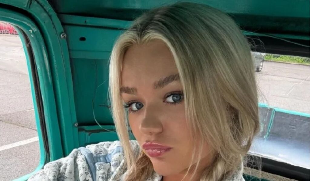 Katie Sigmond Headline Moment 2025