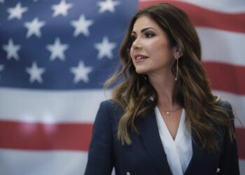 kristi noem height weight