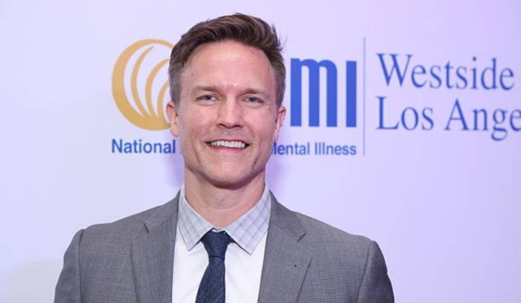 Scott Porter Holden